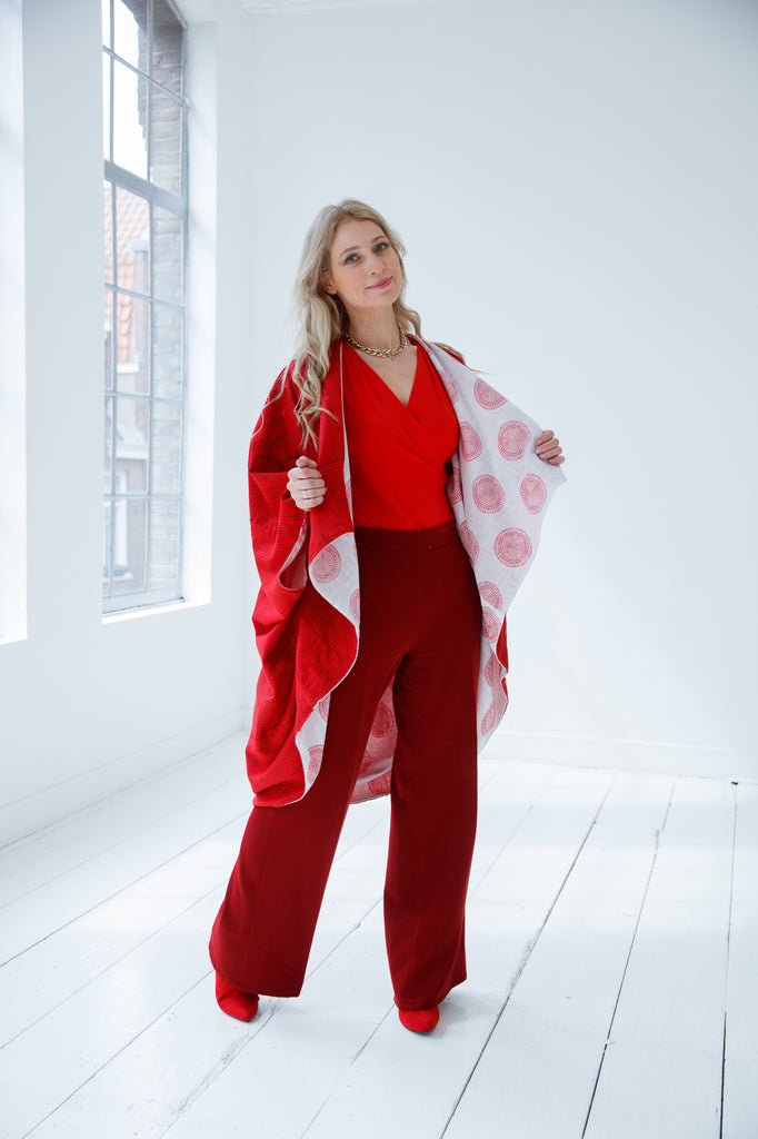 The perfect oversized designer robe. Model Victoria Onken wearing the red and white cotton Kimono by JULAHAS