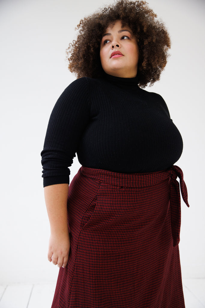Black Red mid-weight pure wool wrap skirt | JULAHAS