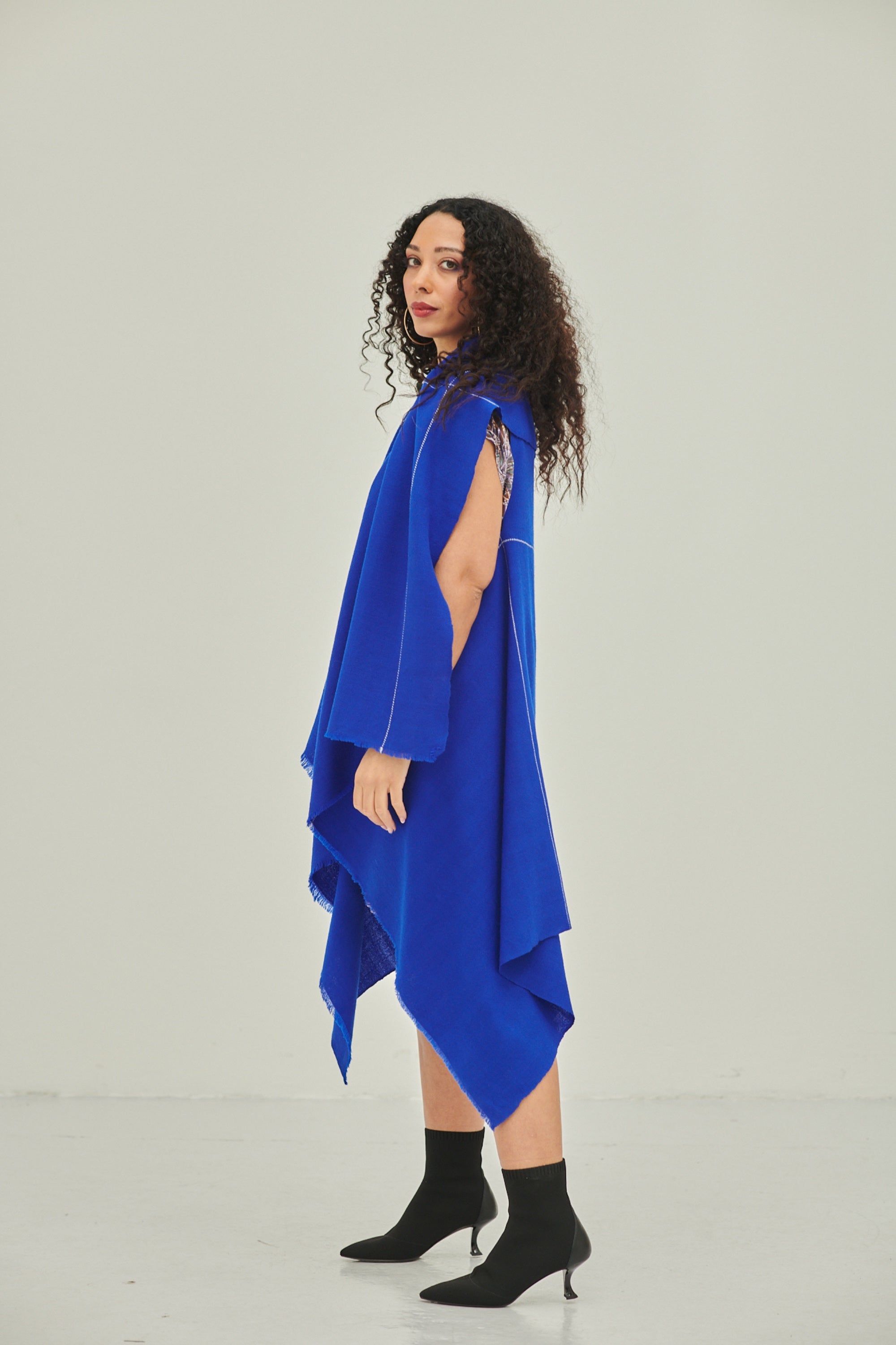 Women's Chic Soft Wool Poncho Cape in Bright Blue Cape Dia | JULAHAS