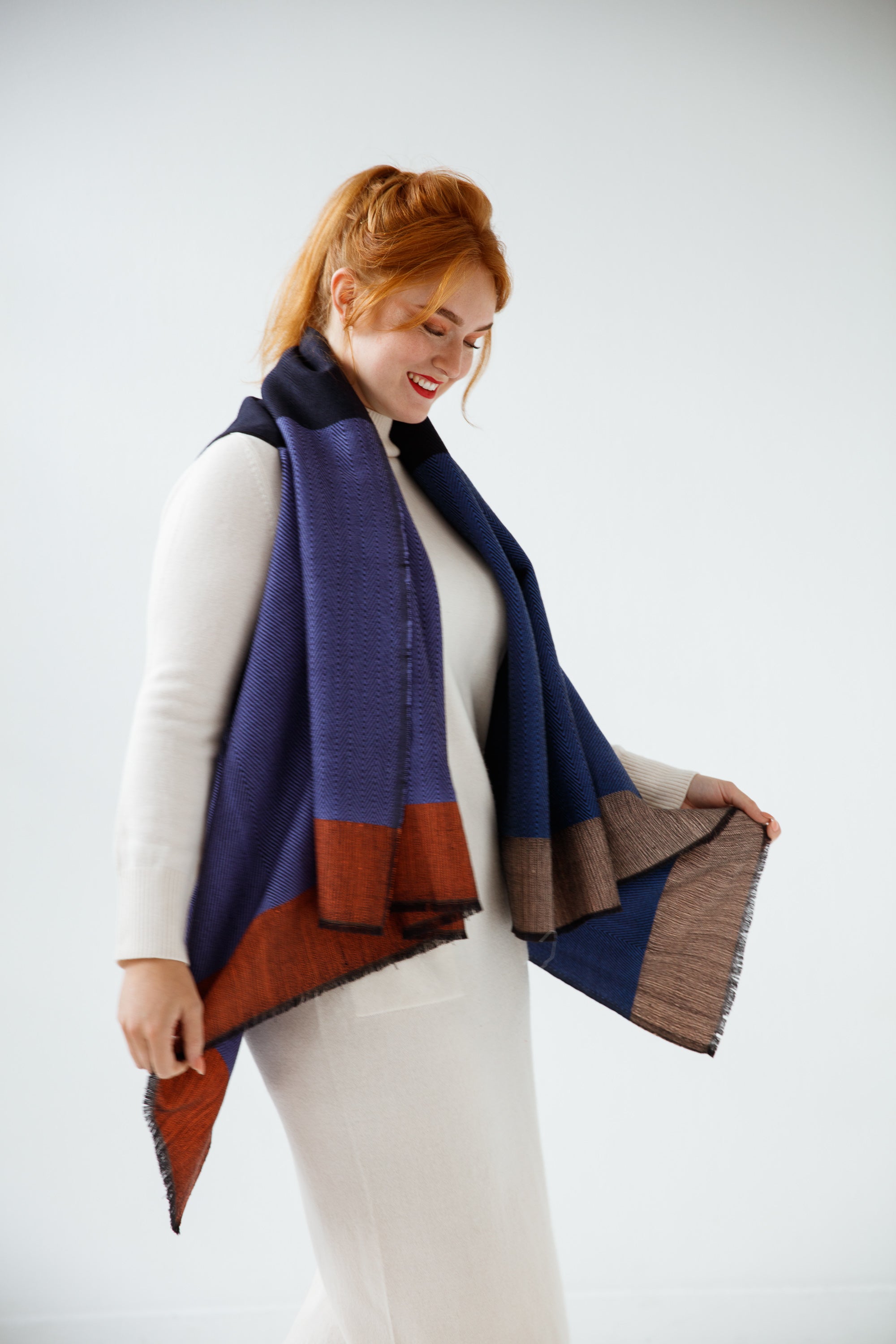 Purple and salmon coloured wool Cape one size DARIA Hudson | JULAHAS
