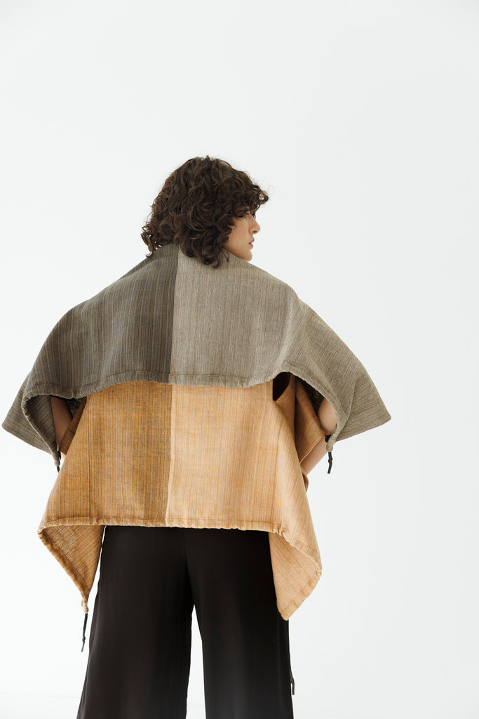 Sand and olive coloured vegan sustainable cotton cape for all gendersSand and olive coloured vegan sustainable poncho cotton cape for all genders