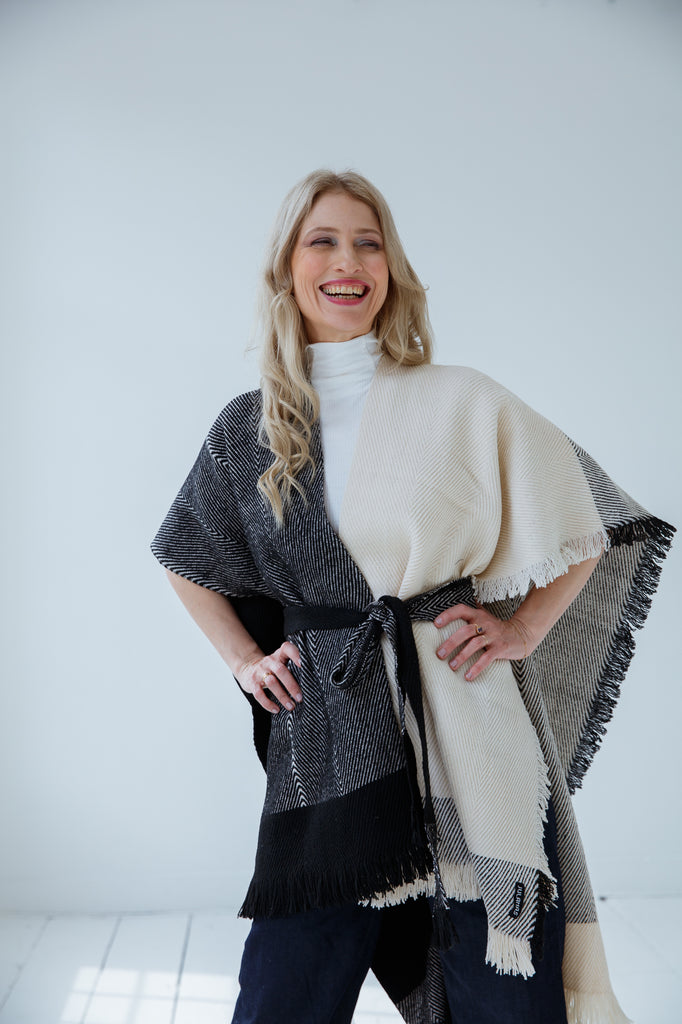 Model wearing the chunky BEYOND Ruana Cape with a belt - JULAHAS 