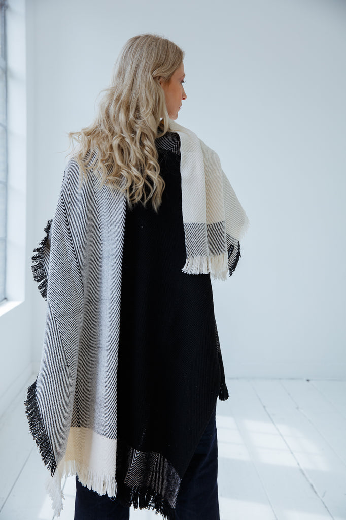 Model in pure wool stylish BEYOND Ruana Cape - JULAHAS