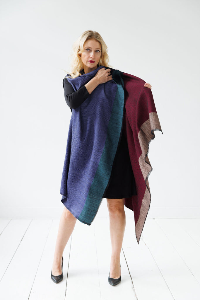 Purple and wine coloured wool cape Daria Aniak | JULAHAS
